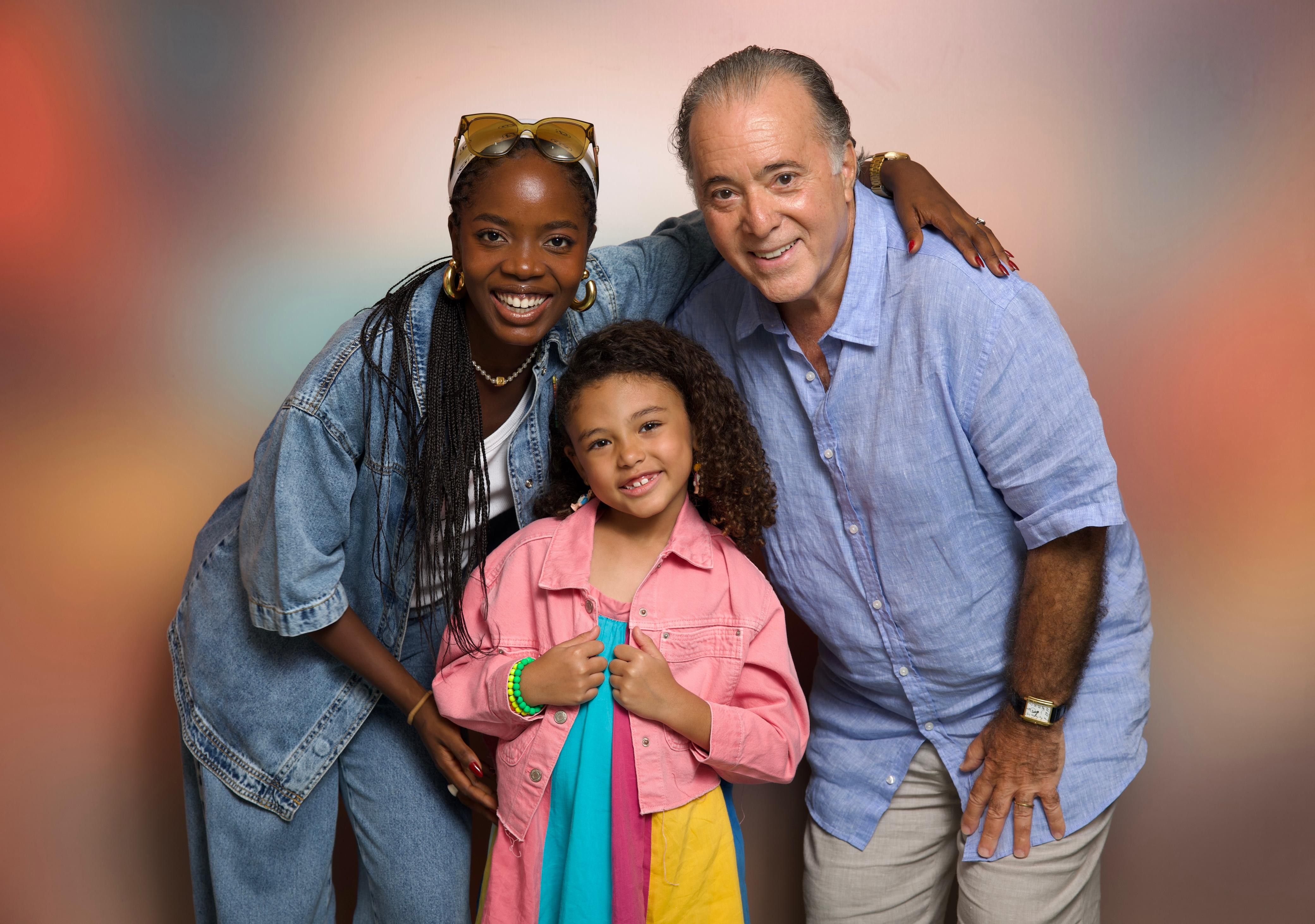 Tony Ramos, Clara Moneke e elenco se preparam para a estreia da nova trama no dia 28 de abril. Reprodução: Globo