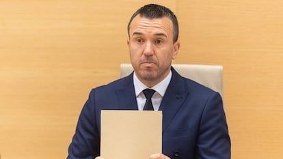 Susana Camarero, vice-presidente da Generalitat, afirma que todas as pessoas que apertaram o botão de teleassistência receberam atendimento. Reprodução: El País