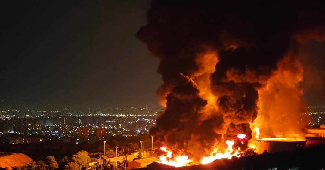 Israel realiza ataques aéreos em Teerã, atingindo instalações de mísseis e provocando fuga da população. Reprodução: Veja.