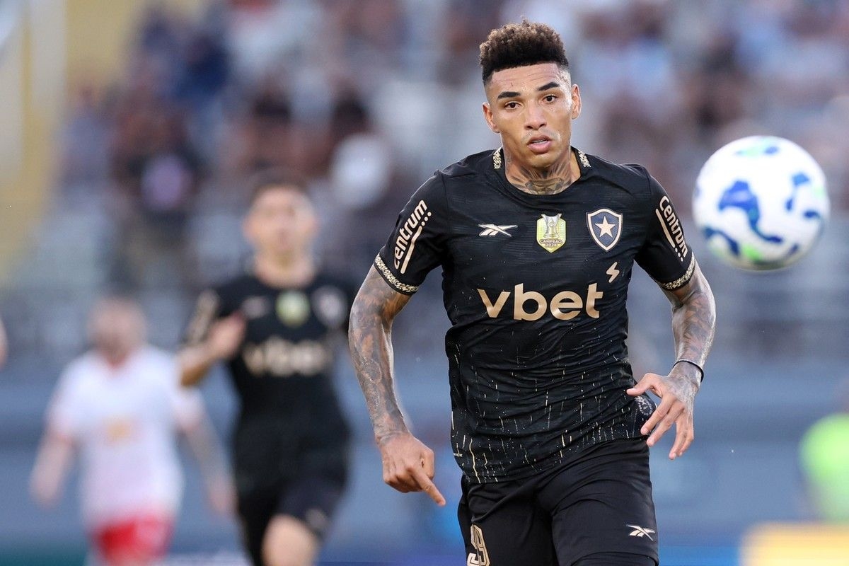 Jogadores do time alvinegro comemoram gol durante a partida. Reprodução: Globo