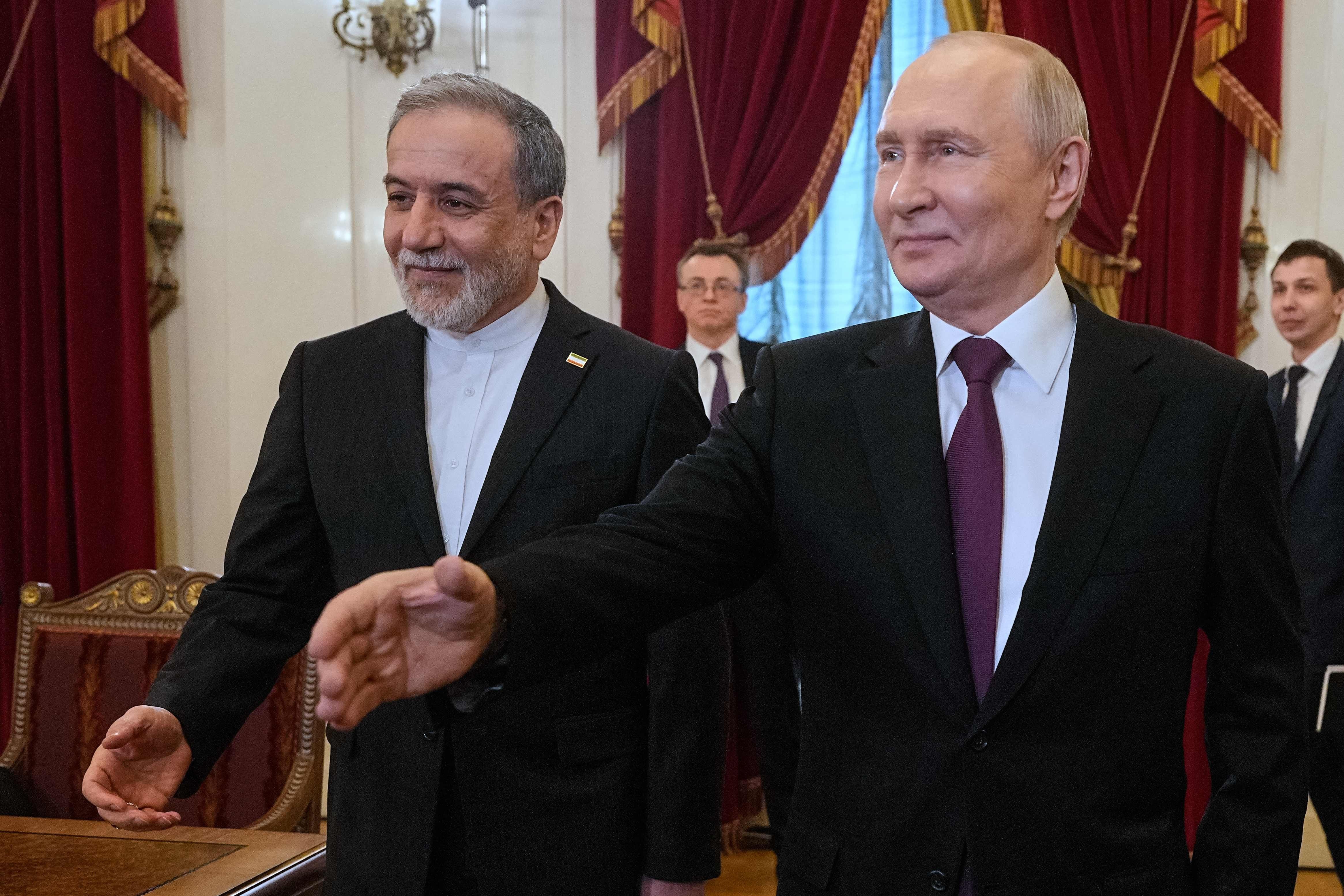 Putin afirma que Rússia fará tudo para assegurar a paz no Oriente Médio em encontro com chanceler do Irã