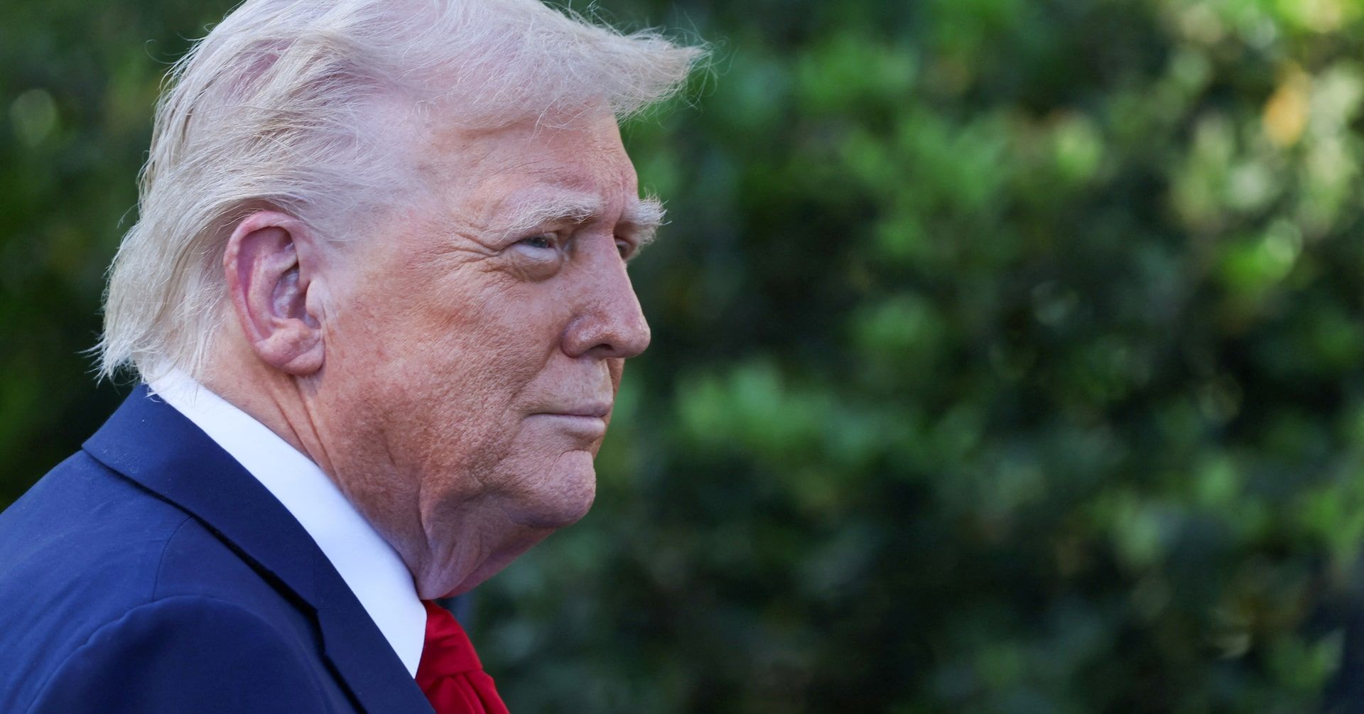 Donald Trump enfrenta resistência judicial em sua agenda, com mais de 70 decisões contra suas políticas. Reprodução: Reuters