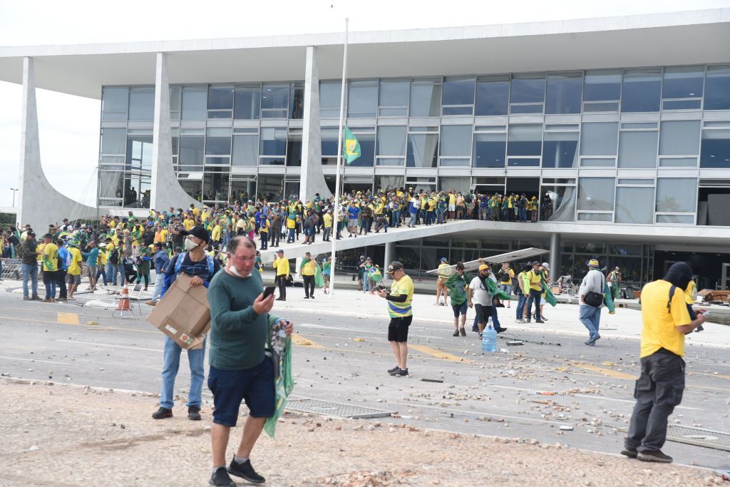Integrantes do partido em Brasília buscam apoio para requerimento de urgência. Reprodução: CNN Brasil