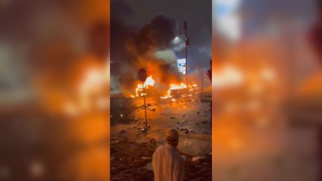 Avião cai na Filadélfia e causa mortes trágicas