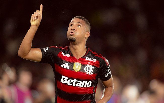 Samuel Lino celebra o Brasileirão pelo Flamengo. Reprodução: Esporte