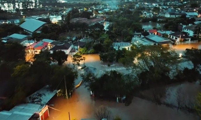 Alertas vermelhos são emitidos para os rios Uruguai, Taquari e Caí devido ao risco de inundação. Reprodução: Globo