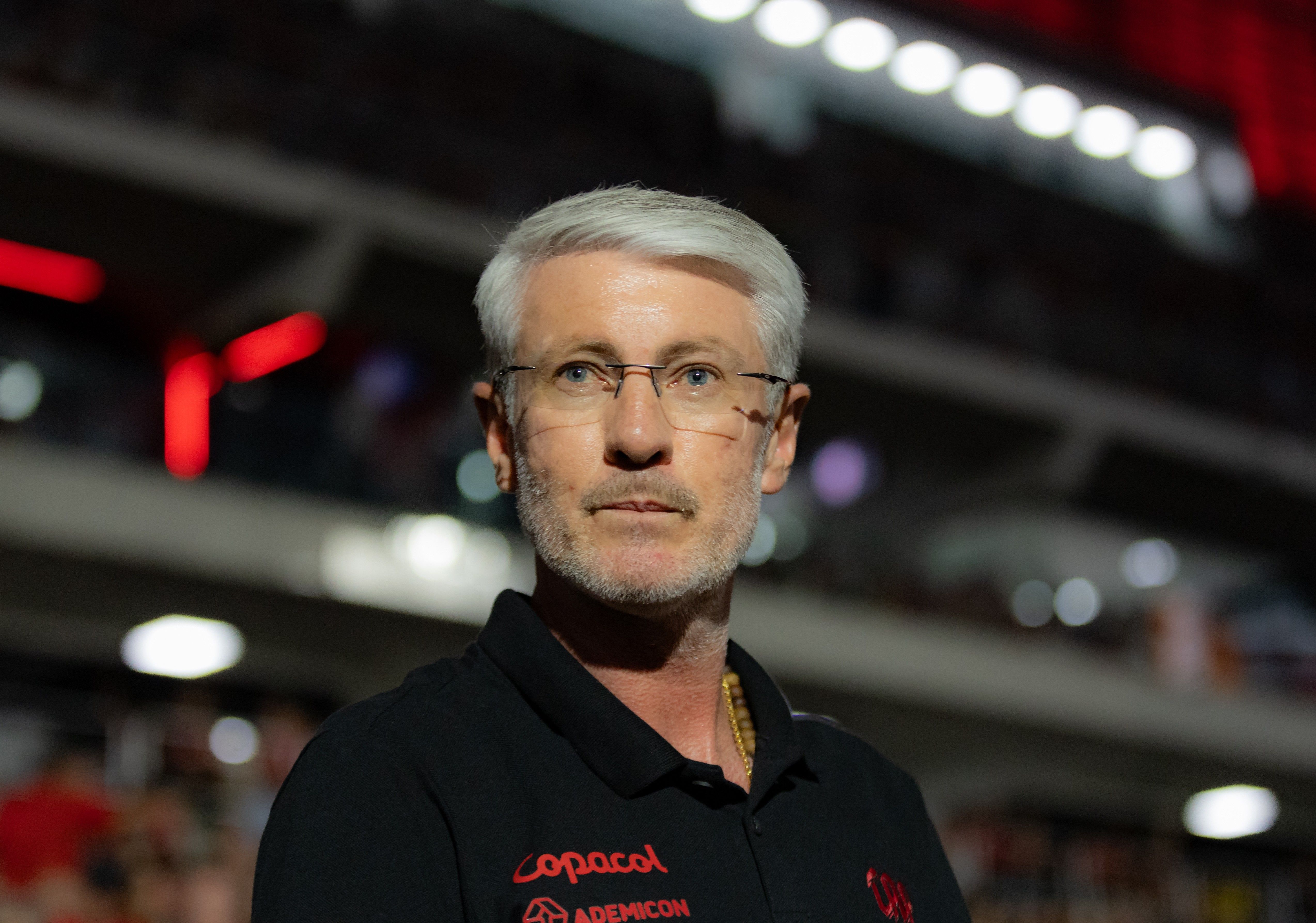 Odair Hellmann protesta após derrota do Athletico e critica a cera do Corinthians. Reprodução: Ge