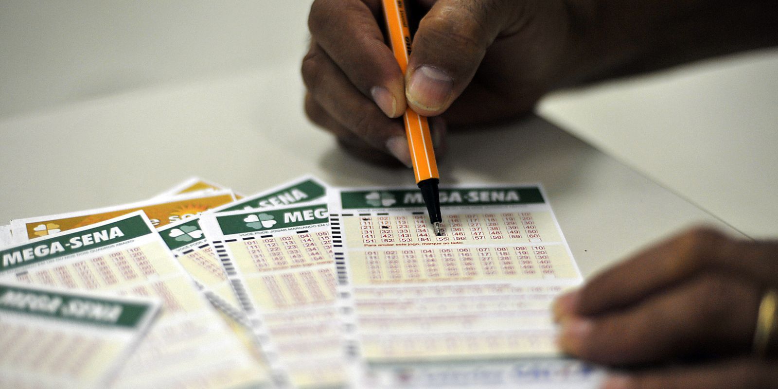Mega-Sena acumula novamente e prêmio principal vai para R$ 65 milhões - Foto: EBC