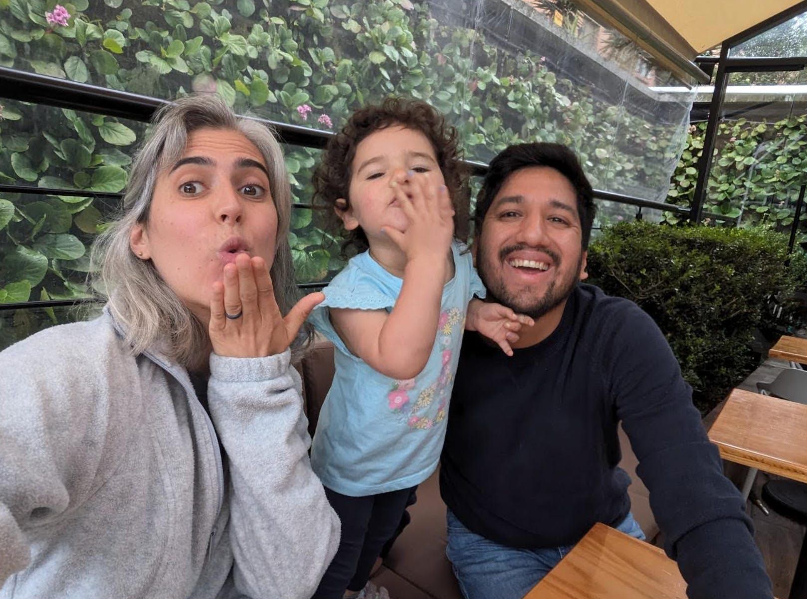 Família em Bogotá encontra casa estável e felicidade na Colômbia. Reprodução: Business Insider