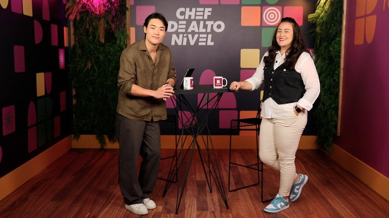 Arthur Paek entrevista Marina Fucano após sua eliminação no Chef de Alto Nível.; Reprodução: Globo
