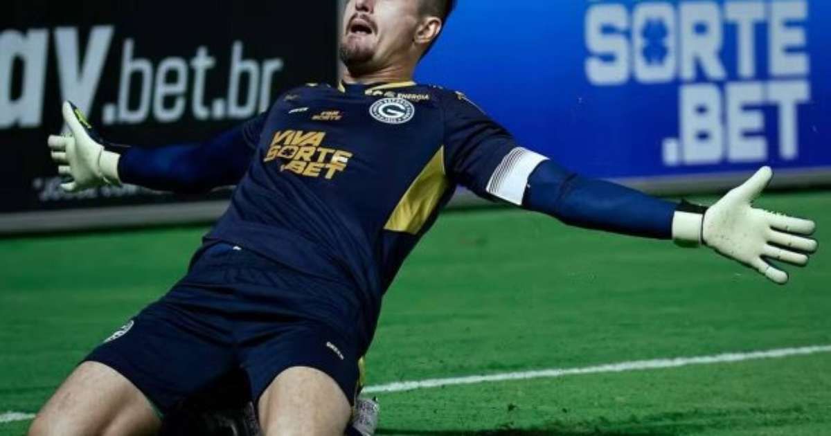 Tadeu brilha nos pênaltis e leva Goiás à semifinal