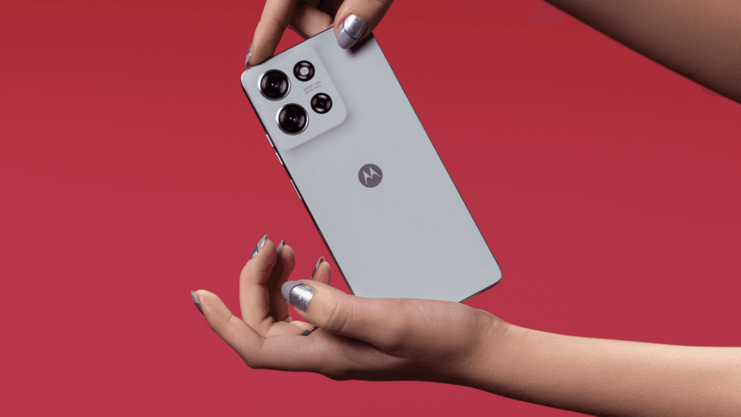 Moto G75 é destacado por sua câmara Sony e promoções para o Dia dos Pais. Reprodução: TecnoBlog