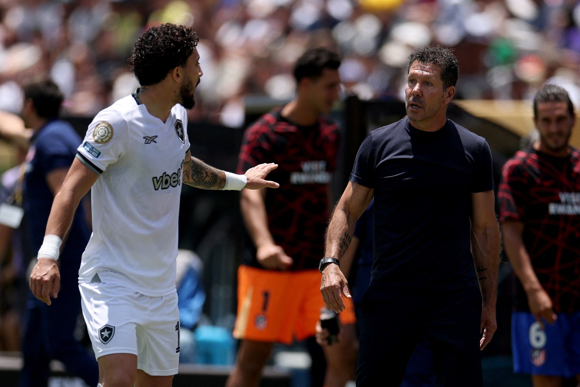 Diego Simeone lamenta a eliminação do Atlético de Madrid no Mundial de Clubes. Reprodução: Globo