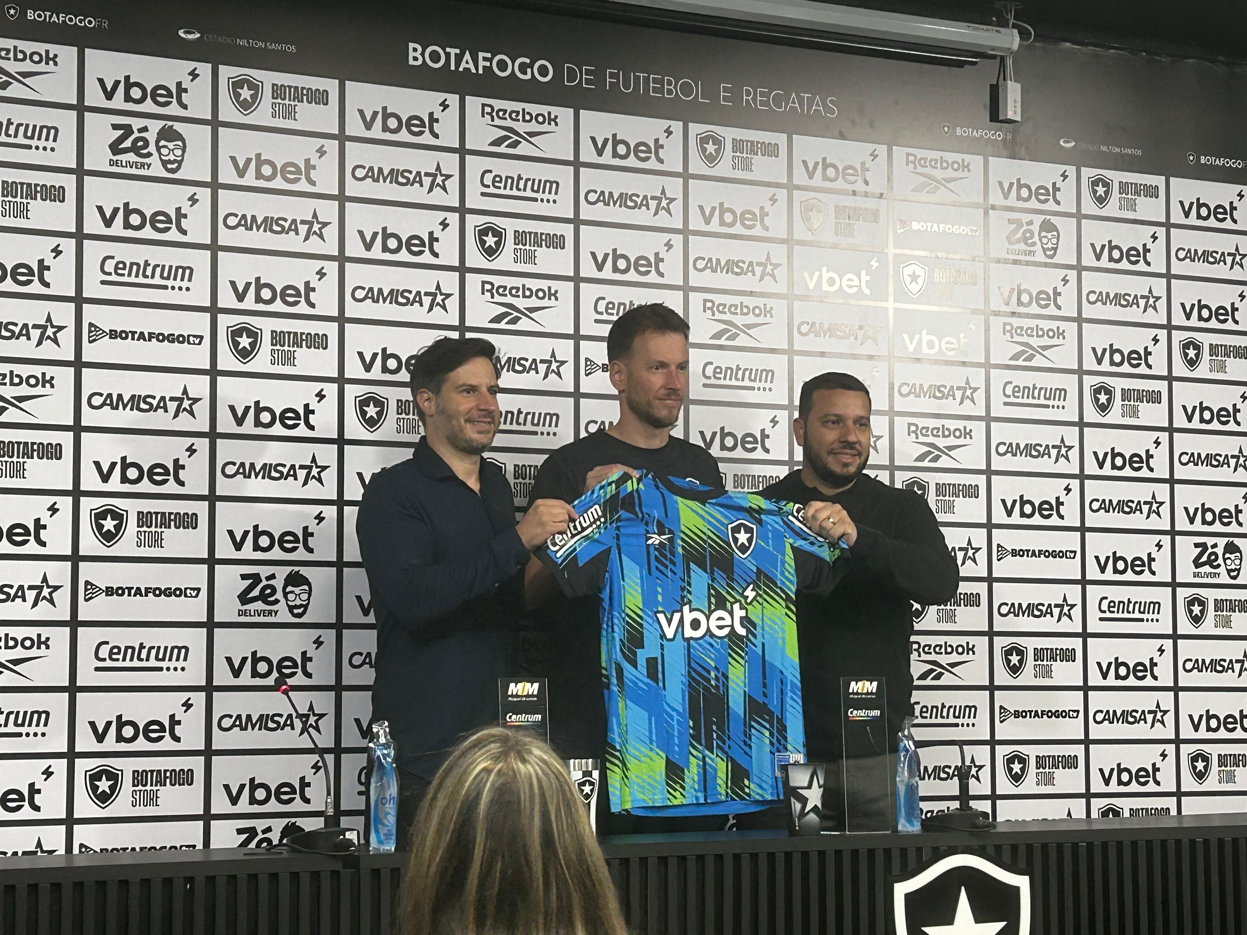 Neto é apresentado como novo goleiro do Botafogo em coletiva. Reprodução: Globo