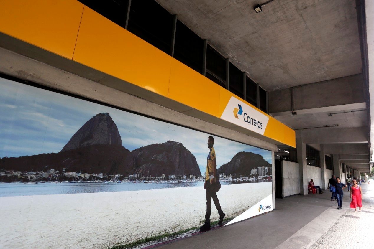 Os Correios enfrentam crise financeira, registrando prejuízo recorde de R$ 1,72 bilhão no primeiro trimestre. Reprodução: Globo