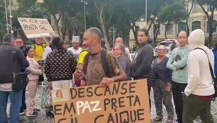 Fãs prestam últimas homenagens a Preta Gil durante velório no Theatro Municipal do Rio. Reprodução: Globo