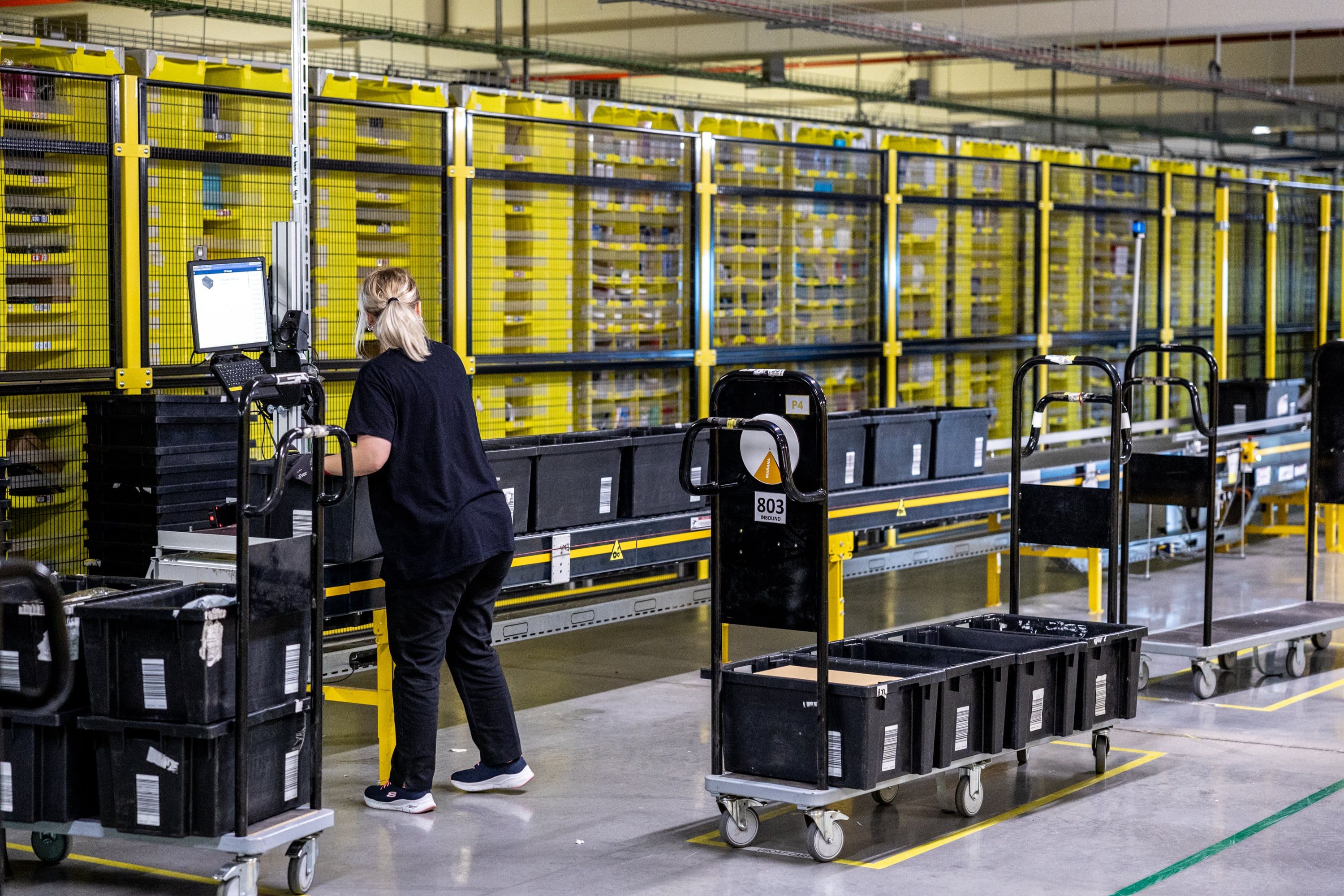 Instalações da Amazon em Illescas, tema de debate sobre uso de algoritmos no controle de trabalhadores. Legenda da imagem. Reprodução: Retorno do item 11