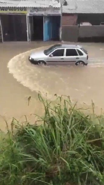 Fortes chuvas em Ubatuba causam alagamentos e deslizamentos de terra. Reprodução: Globo