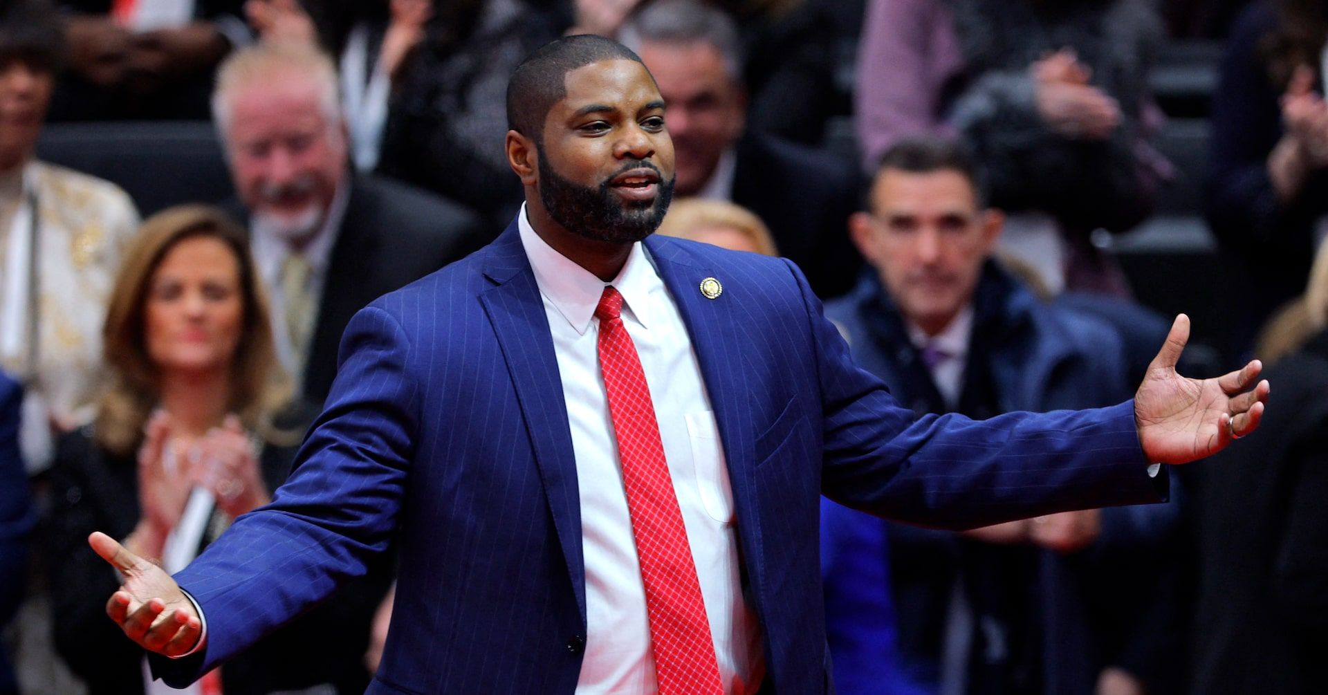 Musk enfrenta críticas em reunião com eleitorado sobre cortes de programas federais. Reprodução: Reuters