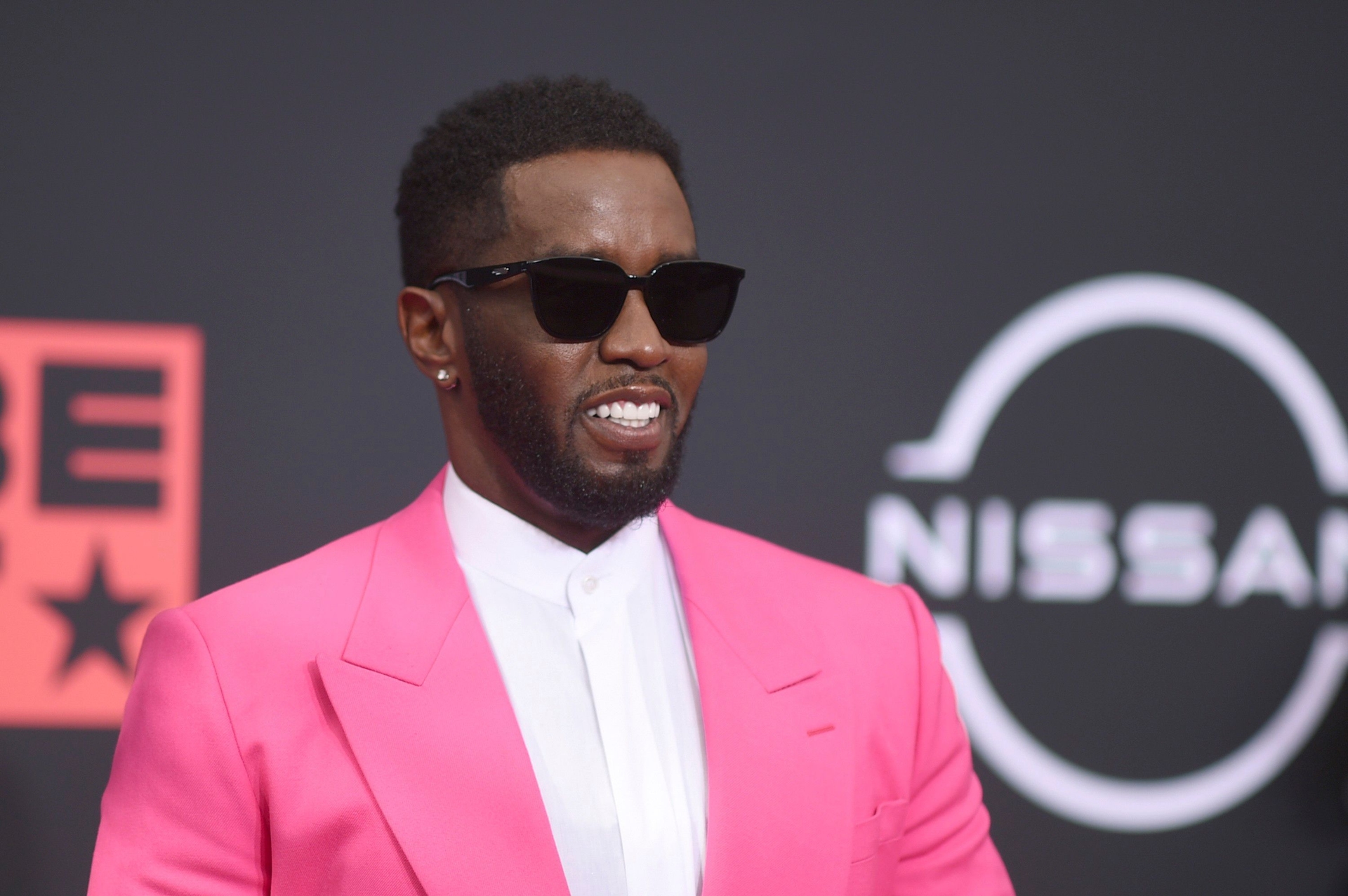 Sean Combs, o rapper P. Diddy, chega ao tribunal após veredito sobre acusações de transporte para prostituição. Reprodução: Globo