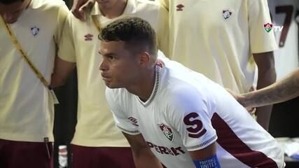 Thiago Silva emociona a equipe com discurso inspirador nos bastidores antes da vitória do Fluminense. Reprodução: Globo