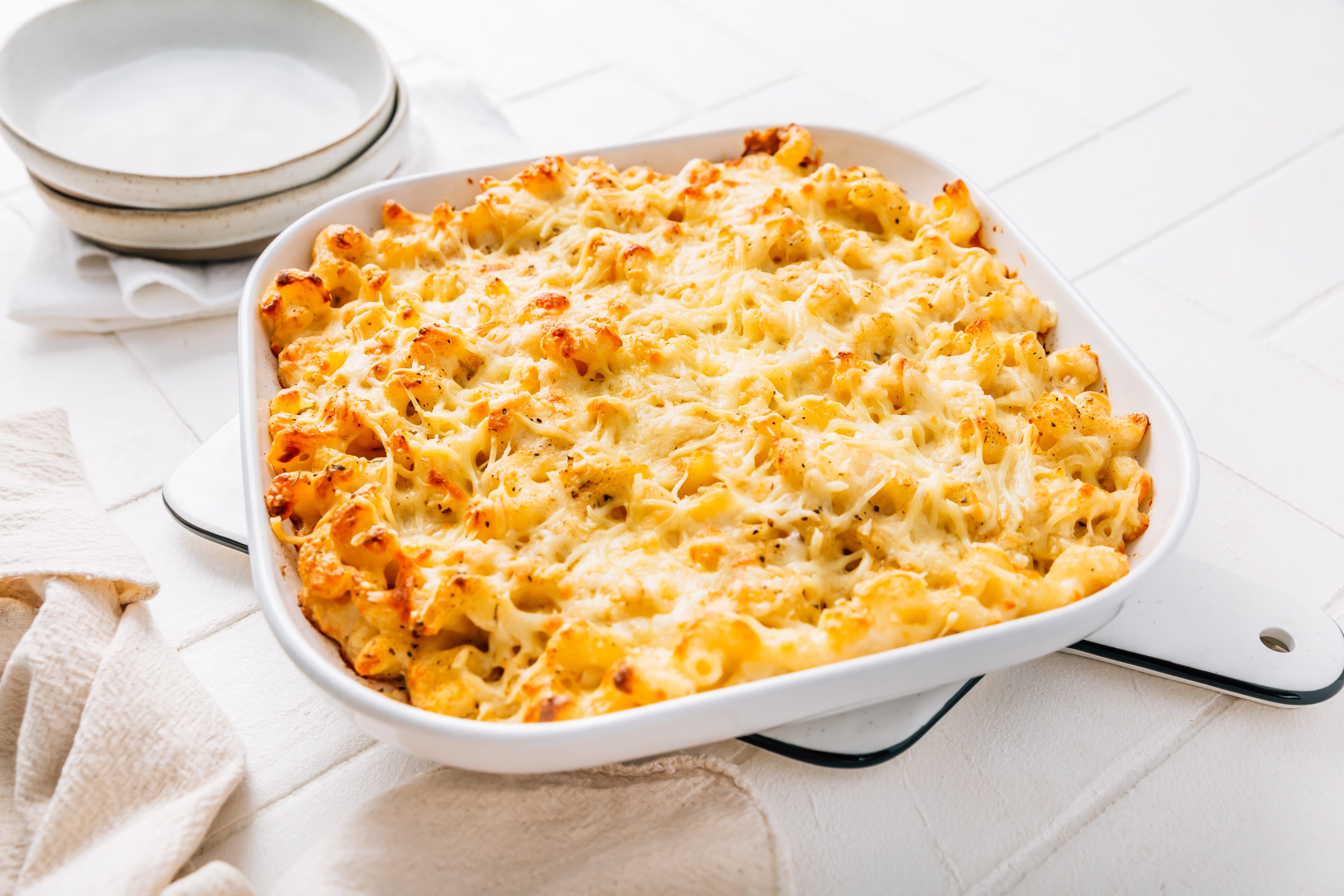 Dicas para preparar um mac and cheese caseiro perfeito com queijo e temperos.; Reprodução: Business Insider