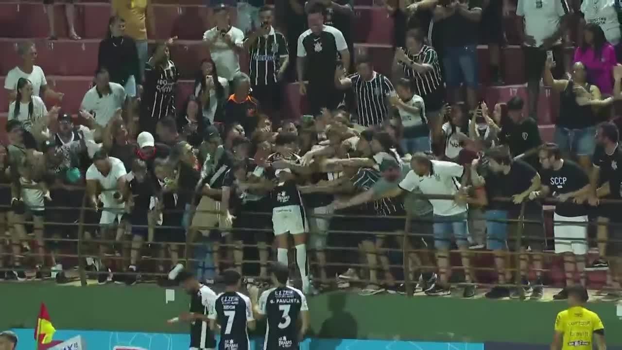 Yuri Alberto: calção arrancado durante vitória do Corinthians. Reprodução: Ge