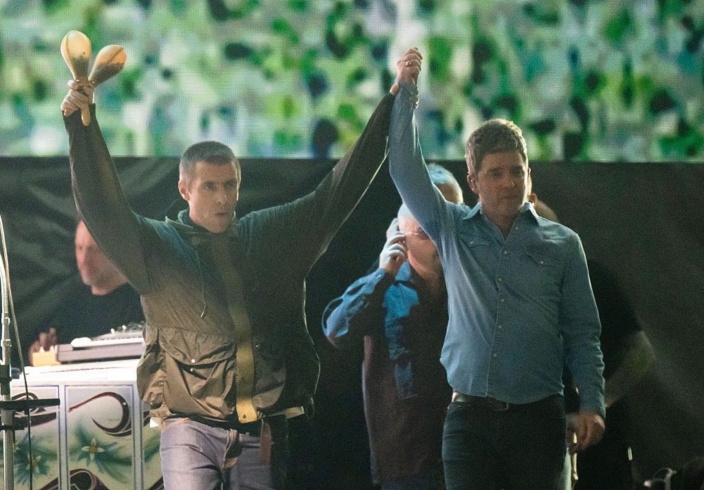 Oasis volta aos palcos após 16 anos em show histórico em Cardiff. Reprodução: Veja