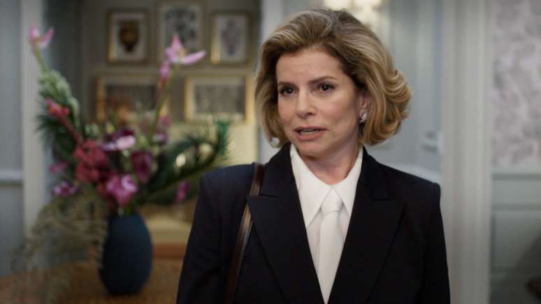 Debora Bloch, como Odete Roitman, se manifesta sobre críticas nas redes sociais. Reprodução: Terra