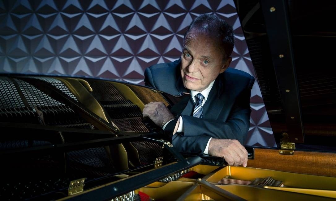 Pianista Miguel Proença, referência da música erudita brasileira, falece aos 86 anos no Rio de Janeiro. Reprodução: Globo