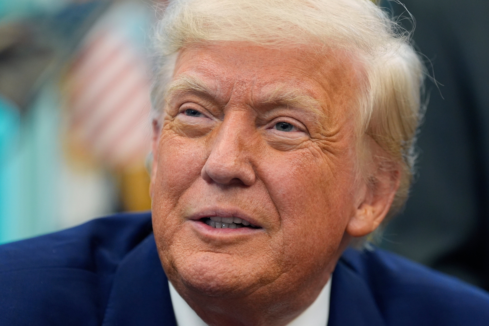 Entrevistas e análises sobre os primeiros dias da presidência de Trump. Reprodução: El País