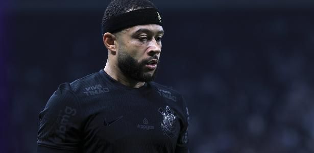 Memphis Depay em ação durante jogo entre Corinthians e Fluminense. Reprodução: UOL