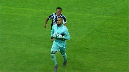 Dorival Júnior recorda sua passagem pelo Atlético-MG, onde enfrentou desafios e conquistou vitórias marcantes. Reprodução: Globo