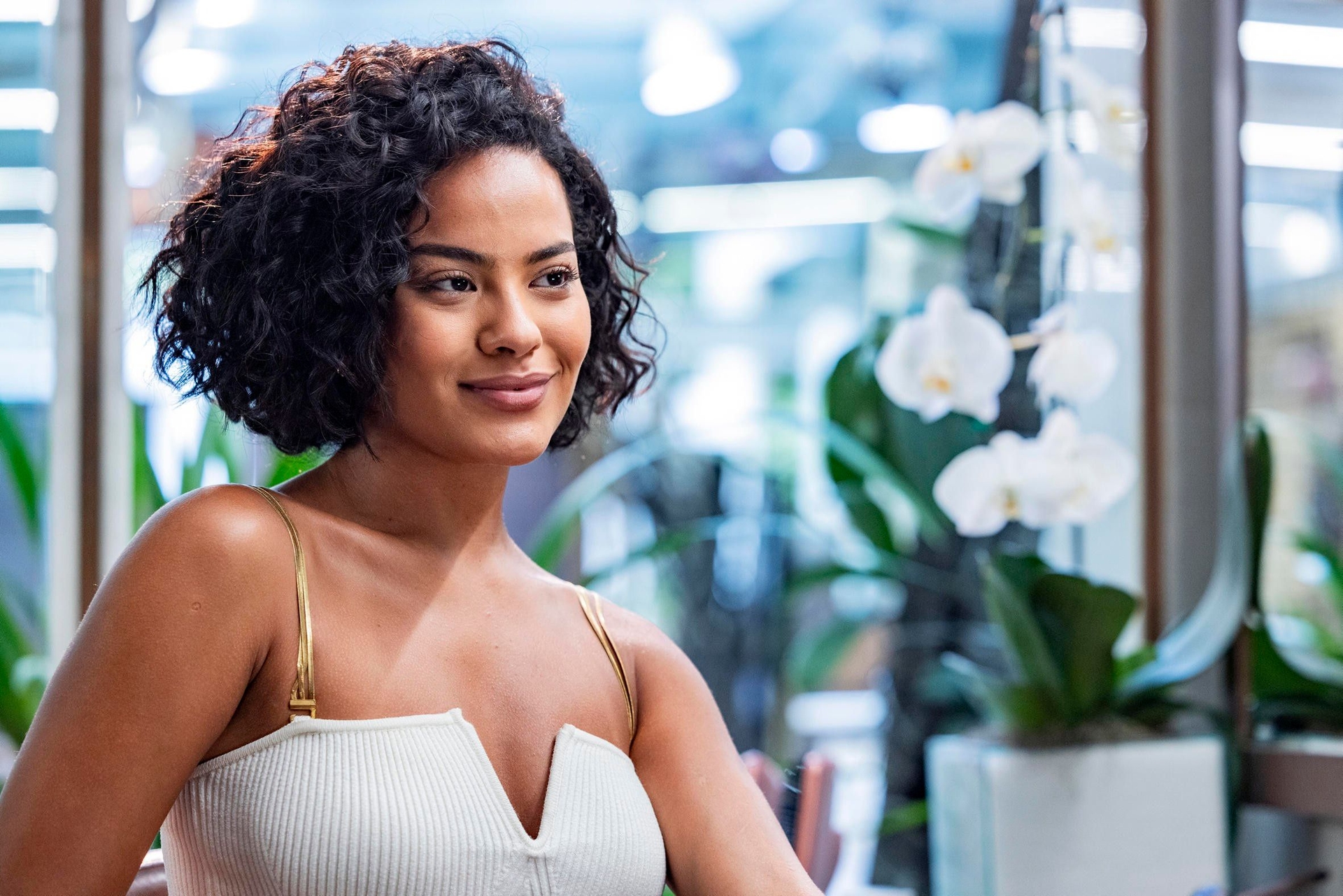 Cabelo volumoso de Maria de Fátima, interpretada por Bella Campos, vira febre entre cacheadas em Vale Tudo. Legenda da imagem. Reprodução: Retorno do item 11