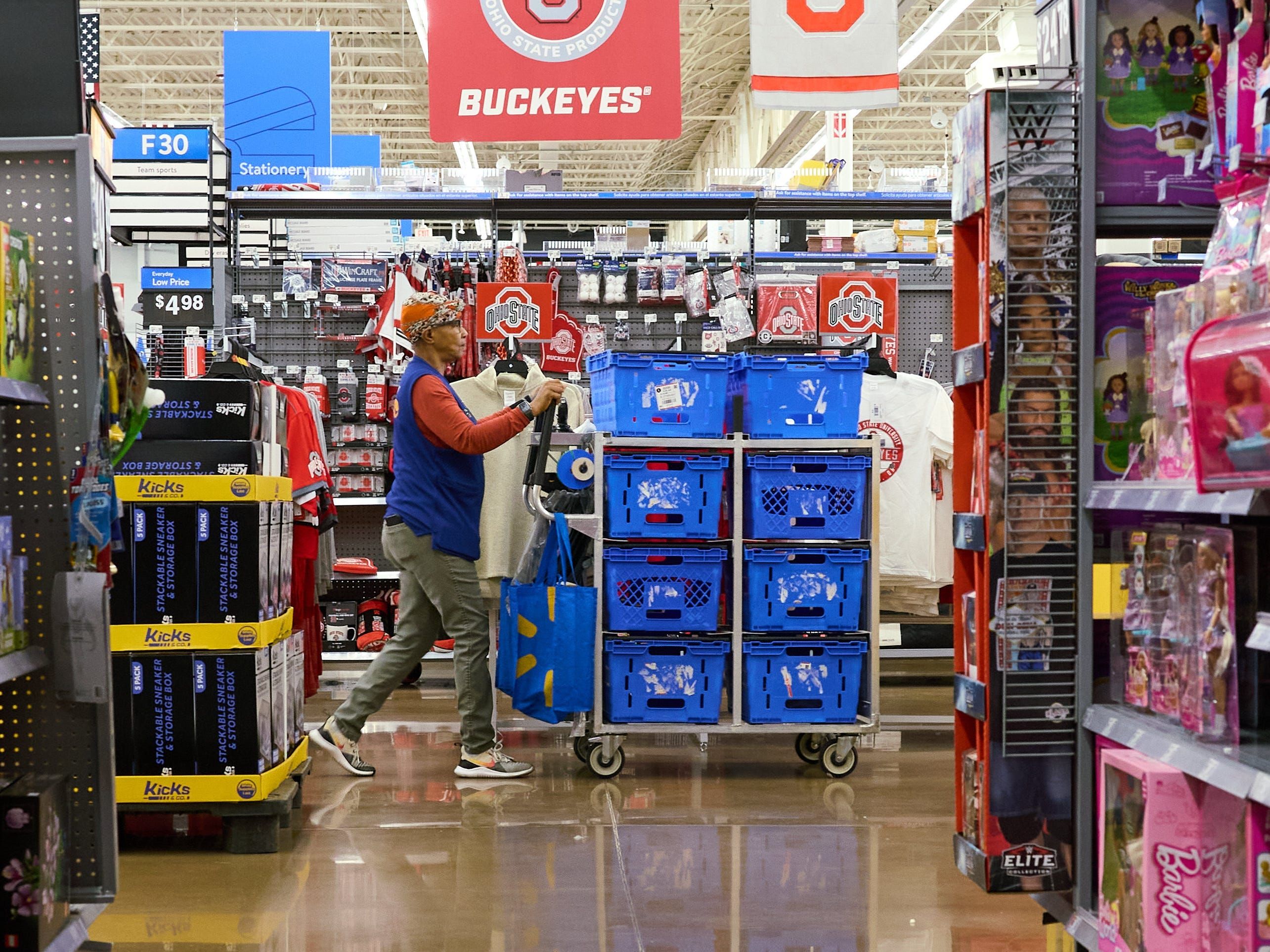 Crescimento da entrega online da Walmart pressiona trabalhadores das lojas