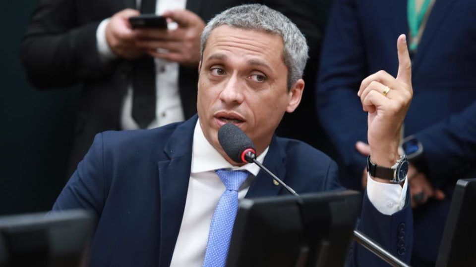 Gustavo Gayer critica hipocrisia da esquerda sobre Gleisi