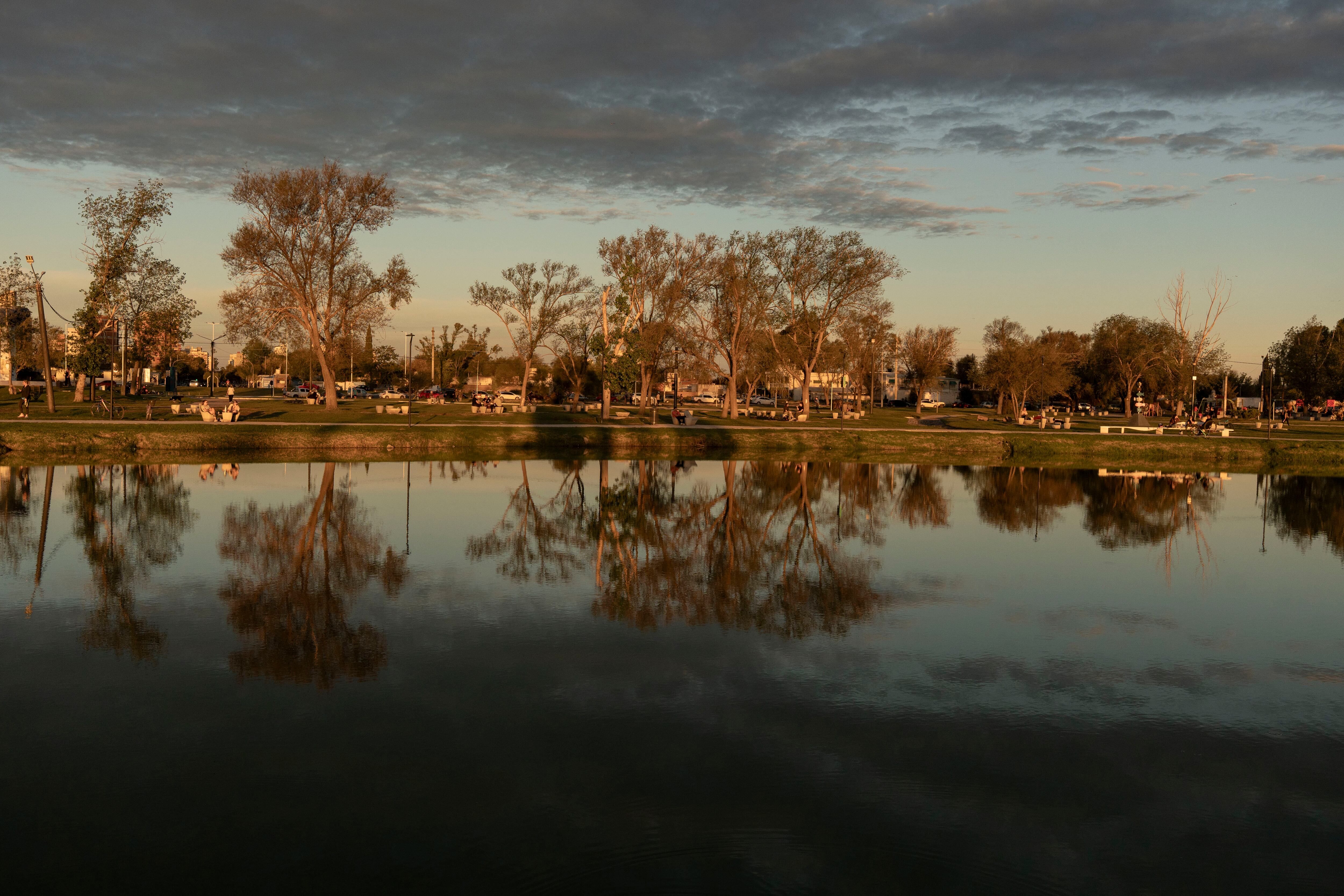 [Três mulheres que deixaram os menonitas na Argentina enfrentam perseguição]. Reprodução: Elpais