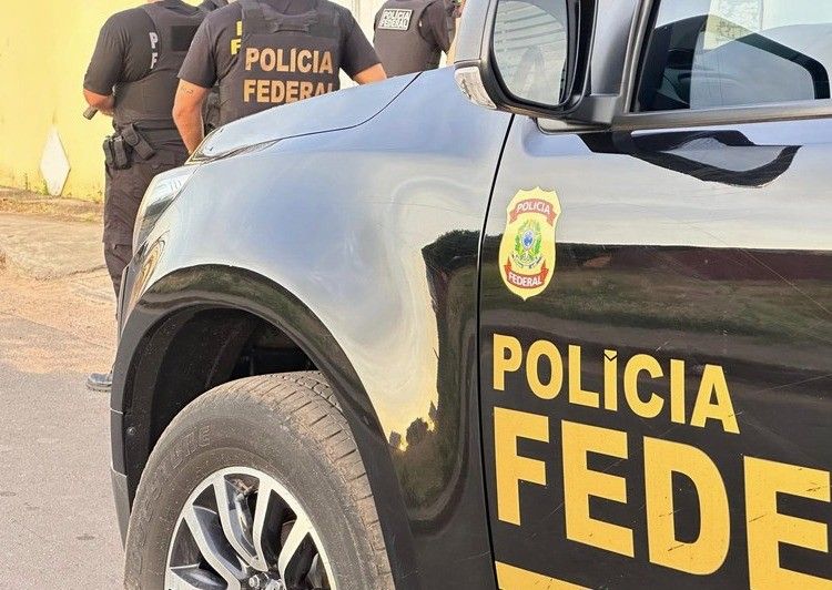 Polícia Federal cumpre mandado de busca na casa de empresário investigado por fraudes financeiras. Reprodução: Globo