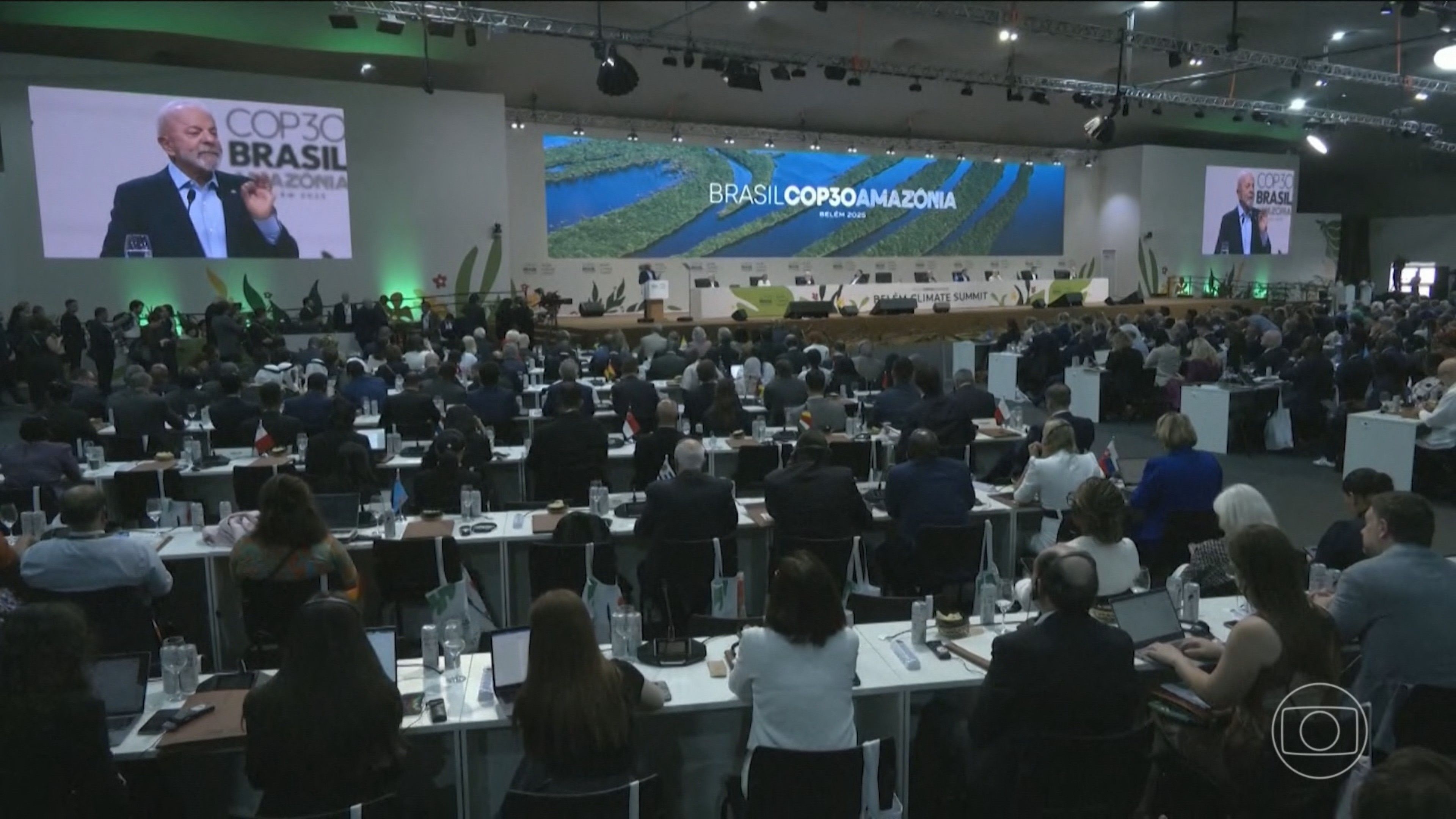 Líderes chegam ao tapete vermelho da COP30 em Belém. Legenda da imagem. Reprodução: Retorno do item 11