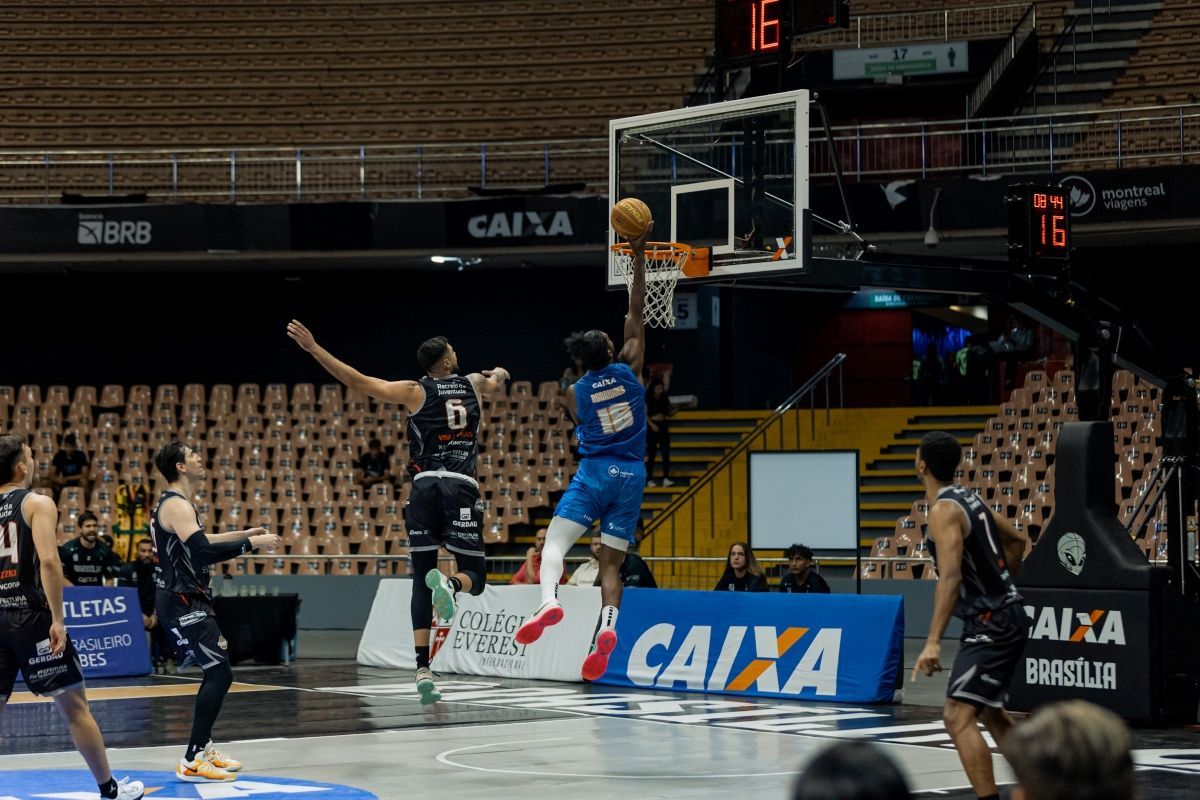 Brasília Basquete vence e se mantém no topo do NBB