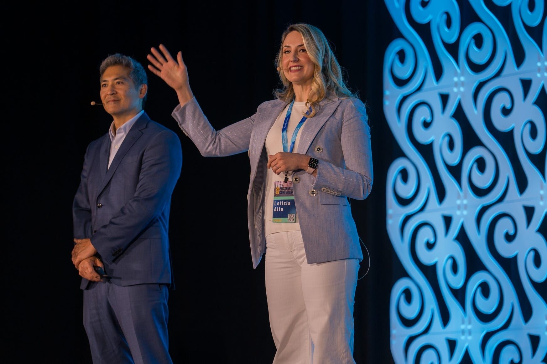 Casal de médicos Letizia Alto e Kenji Asakura compartilham livros que transformaram sua trajetória no investimento imobiliário. Reprodução: Business Insider