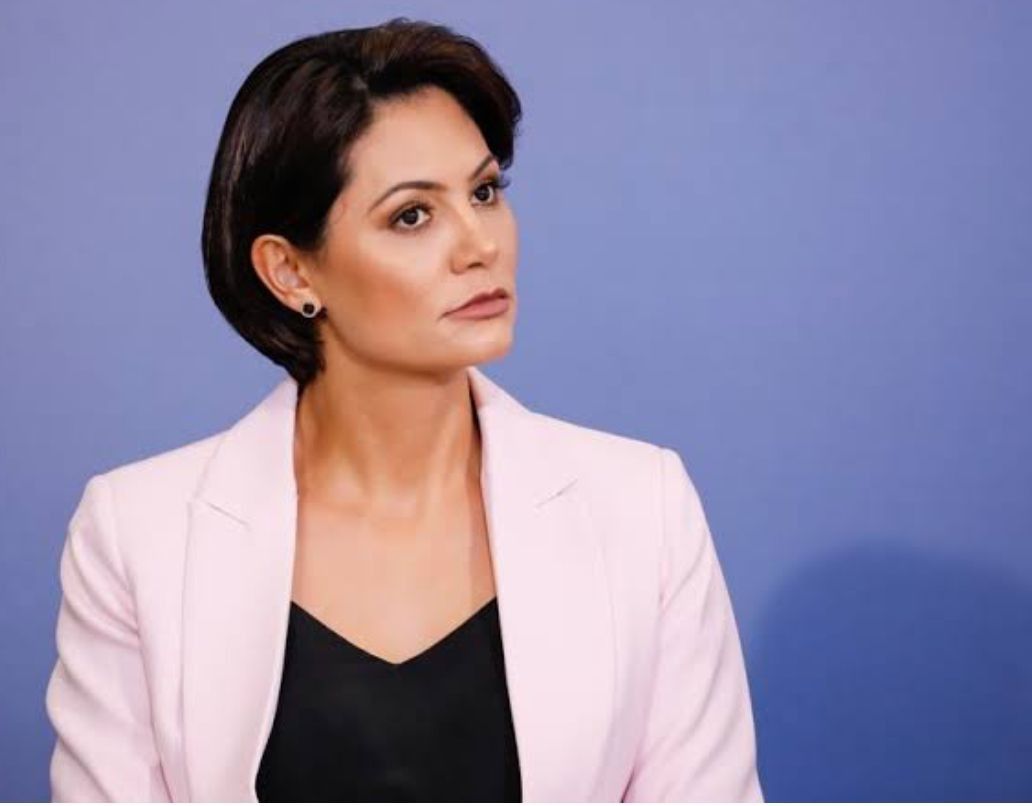 Michelle Bolsonaro mantém silêncio sobre o depoimento de Jair Bolsonaro no caso da trama golpista. Reprodução: O Globo