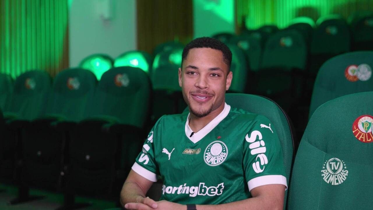 Vitor Roque se destaca em primeiro treino no Palmeiras
