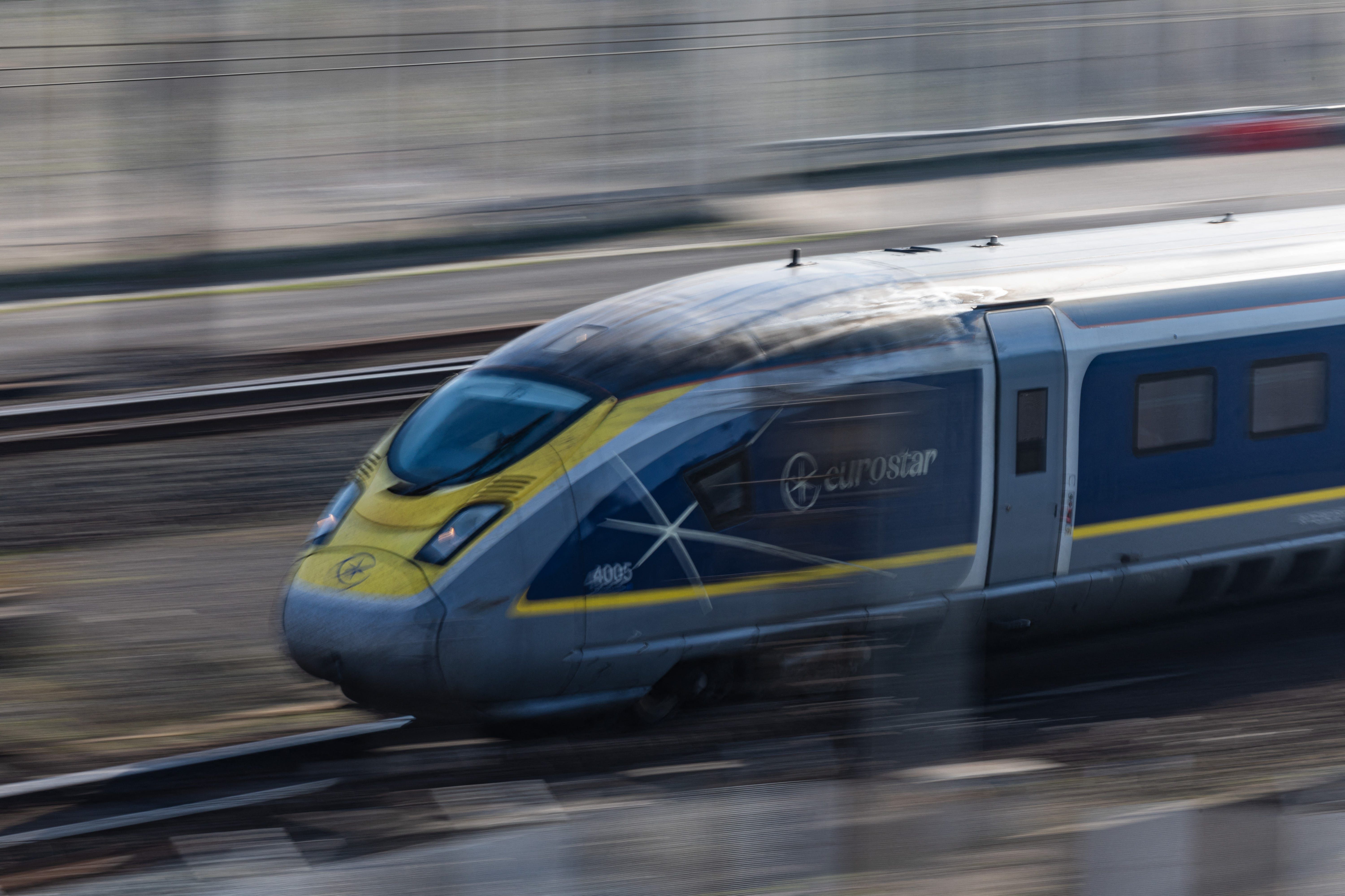 Eurostar prepara-se para entrar no Túnel da Mancha em viagem de Londres a Paris. Reprodução: Business Insider