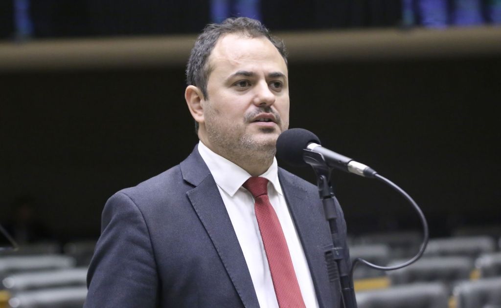 Glauber Braga comenta sobre decisão do STF sobre separação de poderes. Reprodução: CNN Brasil