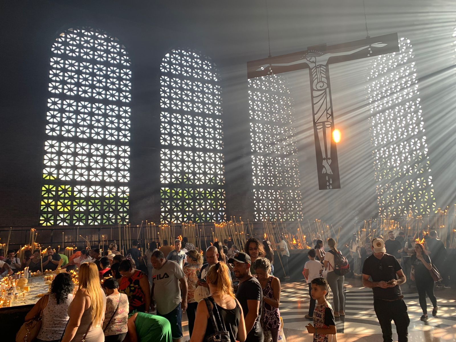 Sala das Velas em Aparecida na manhã do dia 12 de outubro. Reprodução: Globo