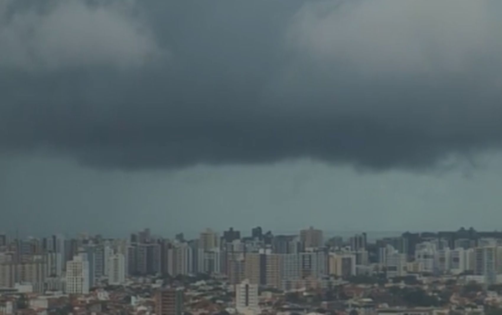 Aracaju em alerta para chuvas intensas e possíveis alagamentos até esta segunda-feira. Reprodução: Globo.