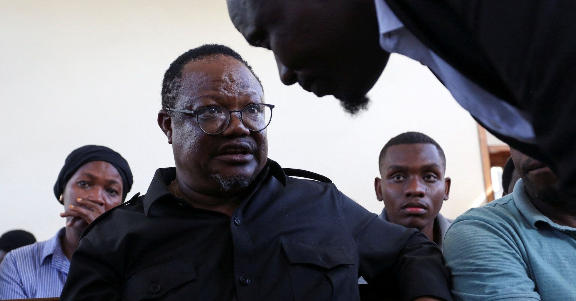 Líder da oposição da Tanzânia enfrenta acusações, enquanto partido é desqualificado das eleições. Reprodução: Reuters