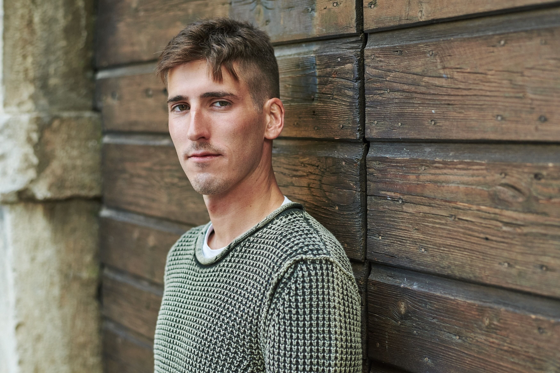 Aaron Nosbisch, fundador e CEO da BRĒZ, compartilha sua trajetória empreendedora e a escolha por um caminho não tradicional. Reprodução: Business Insider