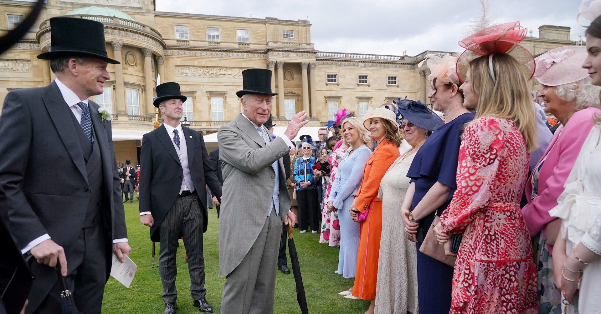 Rei Charles e o príncipe William prestam homenagem no 80º aniversário do Dia da Vitória na Europa. Reprodução: Reuters